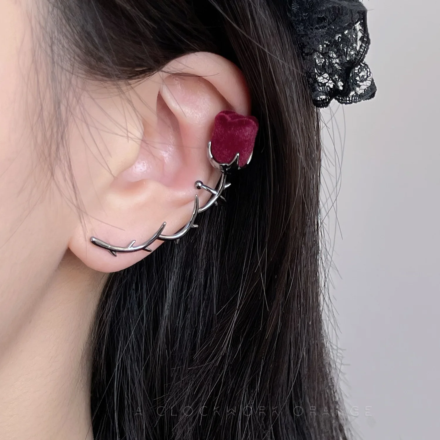 

Dark wind flocking thorn rose stud earrings ear bone clip integrated earrings sweet cool girl ear clips without ear piercing
