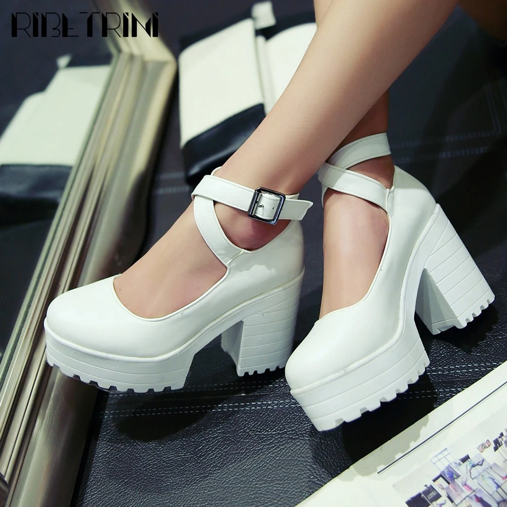 

2022 Thick Heels Ankle Strap Platform Women Pumps Spring Fall Leisure Female Punk Goth Round Toe Casual Black Shoes for Women
