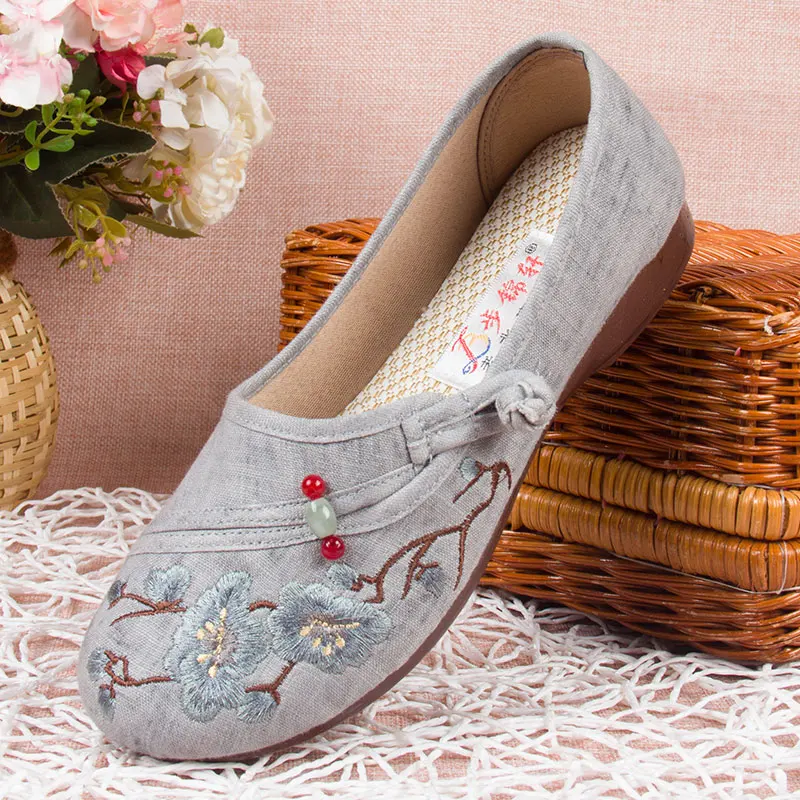 

Модные весенне-летние женские туфли на мягкой нескользящей подошве с вышивкой 1772