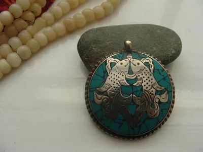 

Delicate Antique Auspicious Pisces Inlaid Turquoise Shard Pendant