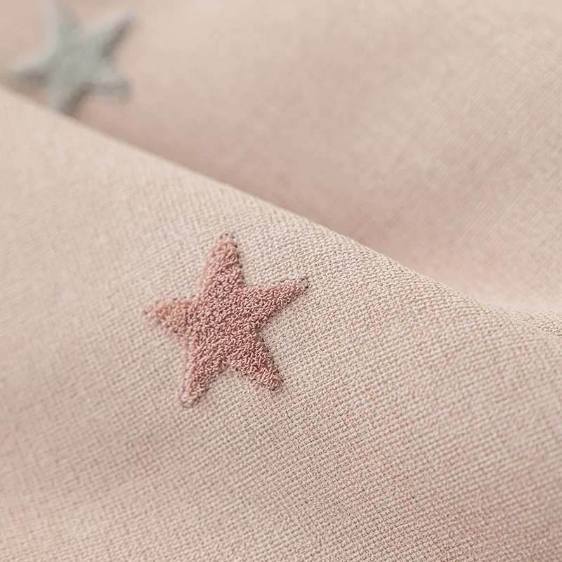 

Черные шторы из полиэстера с вышивкой звезды