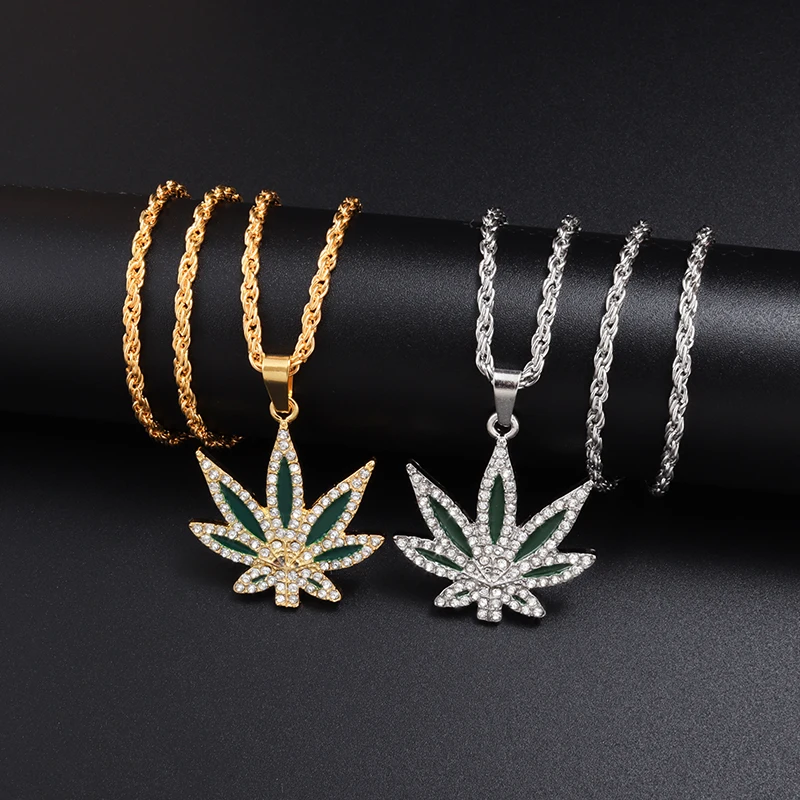 

Beautiful Charming Fashion Delicate Shiny Zircon Maple Leaf Pendant Necklace Men's Fashion Hip Hop Rapper Party Accessories