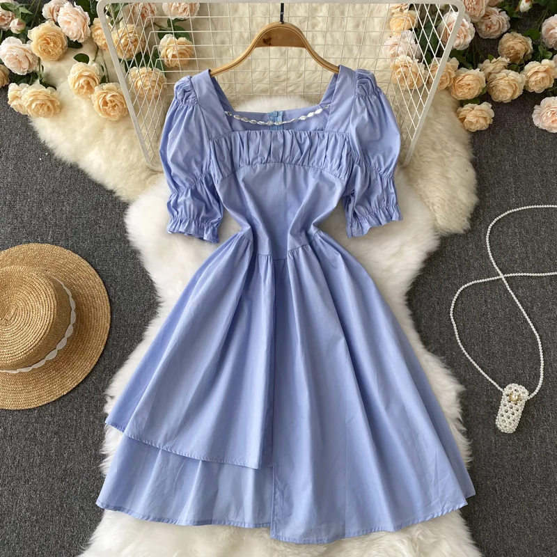 

Платье ТРАПЕЦИЕВИДНОЕ с коротким рукавом и квадратным вырезом, однотонное