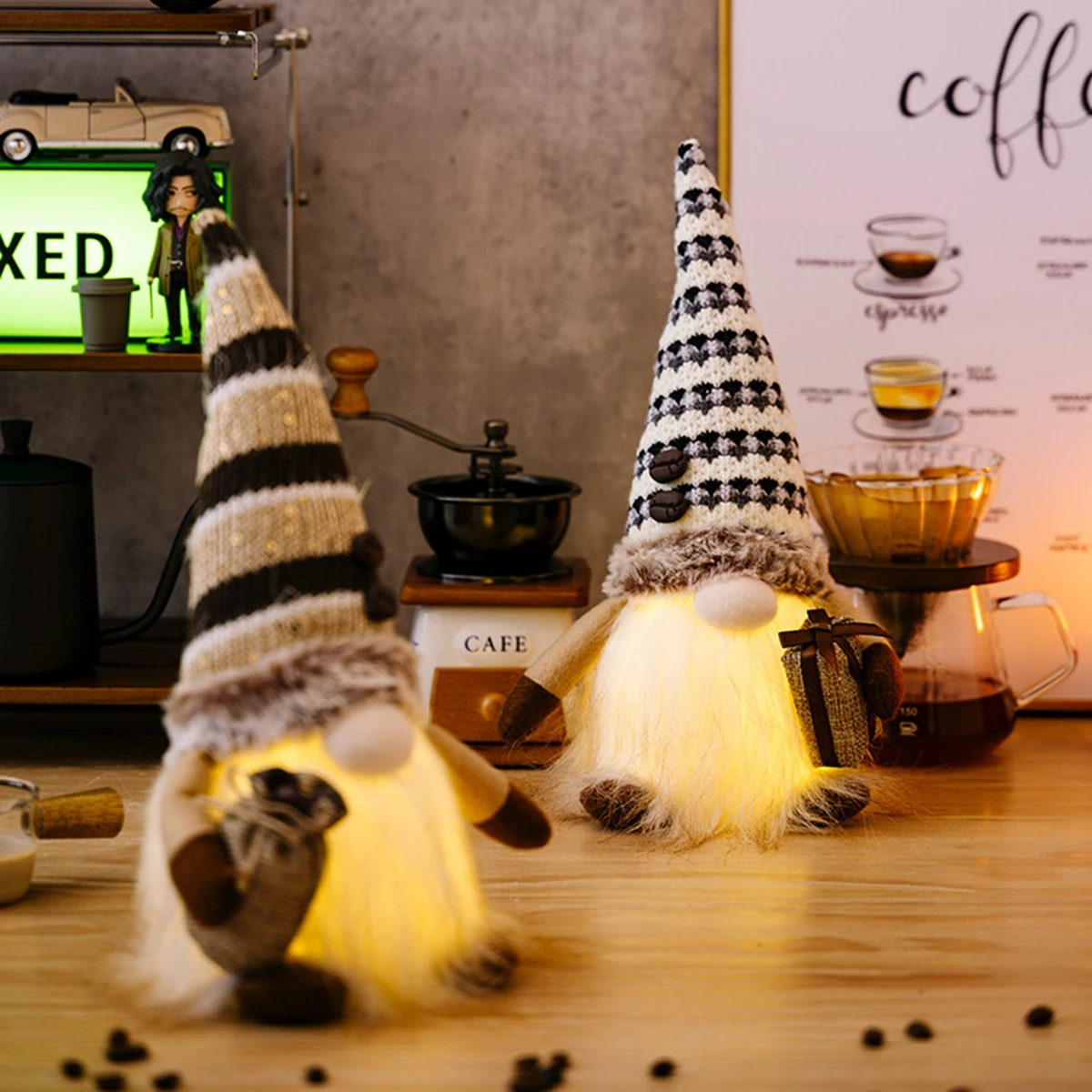 Плюшевые игрушки-гномы в ассортименте