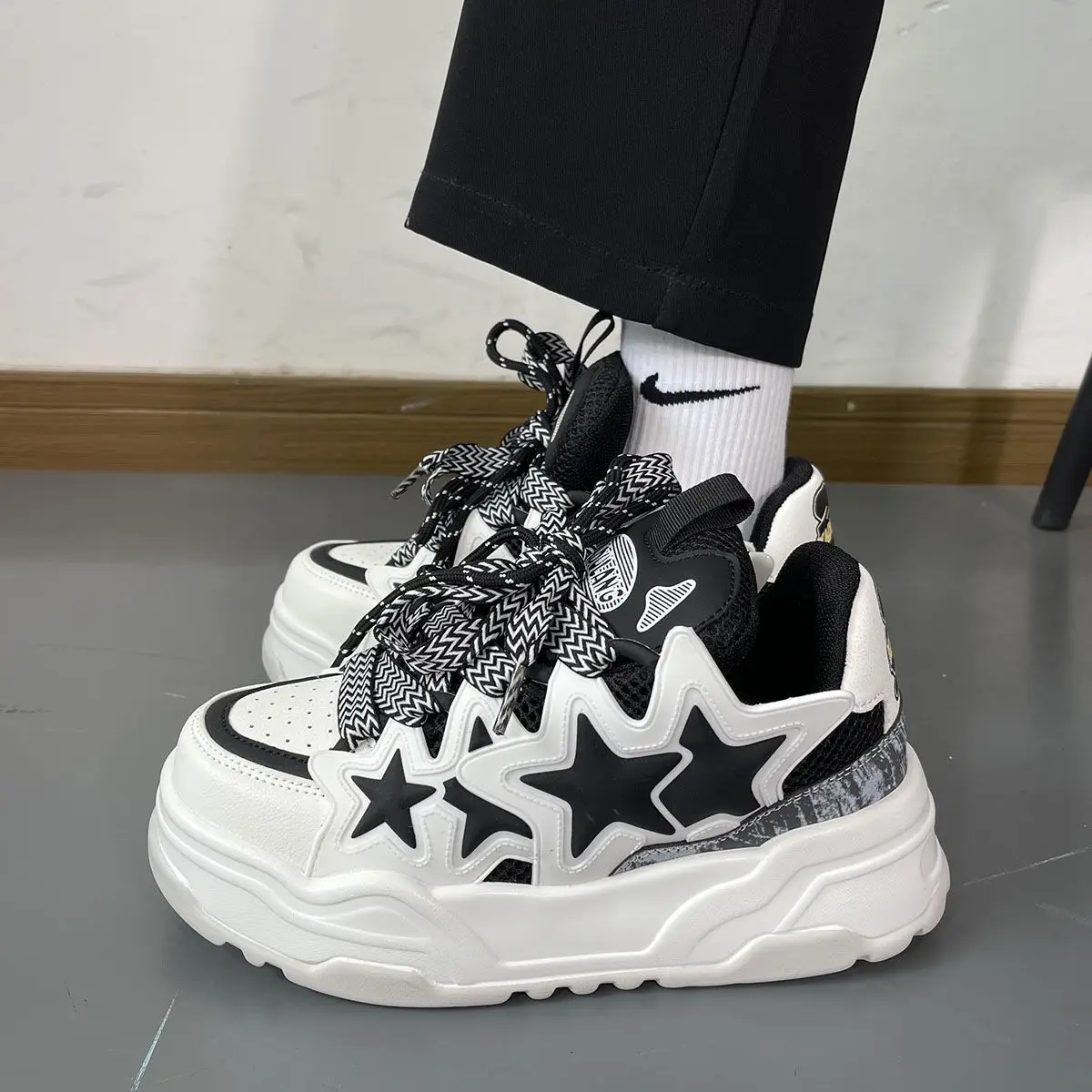 Новинка Осень-зима 2023 удобная повседневная обувь на платформе увеличивающая