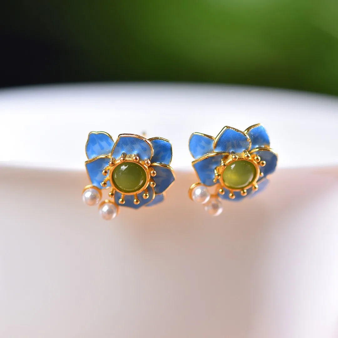 Серьги-гвоздики из серебра S925 с нефритовым камнем