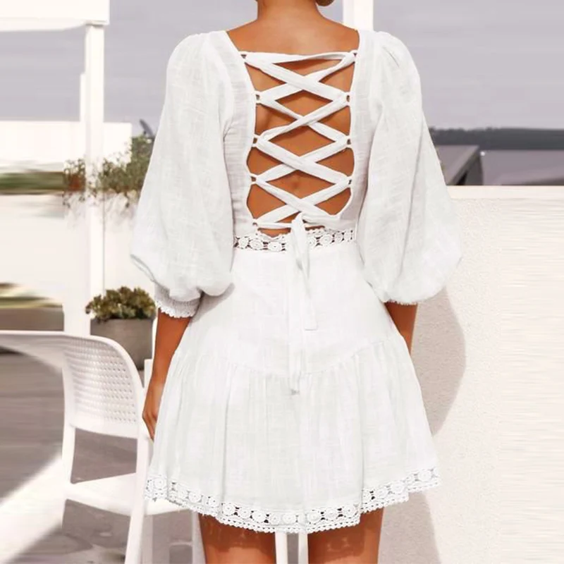 

Платье женское белое с открытой спиной, квадратным вырезом и высокой талией