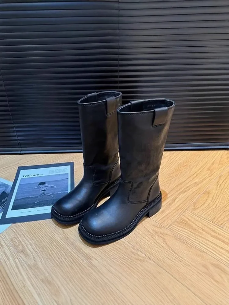 Минималистичные сигаретные ботинки в стиле ретро с внутренней стороны до