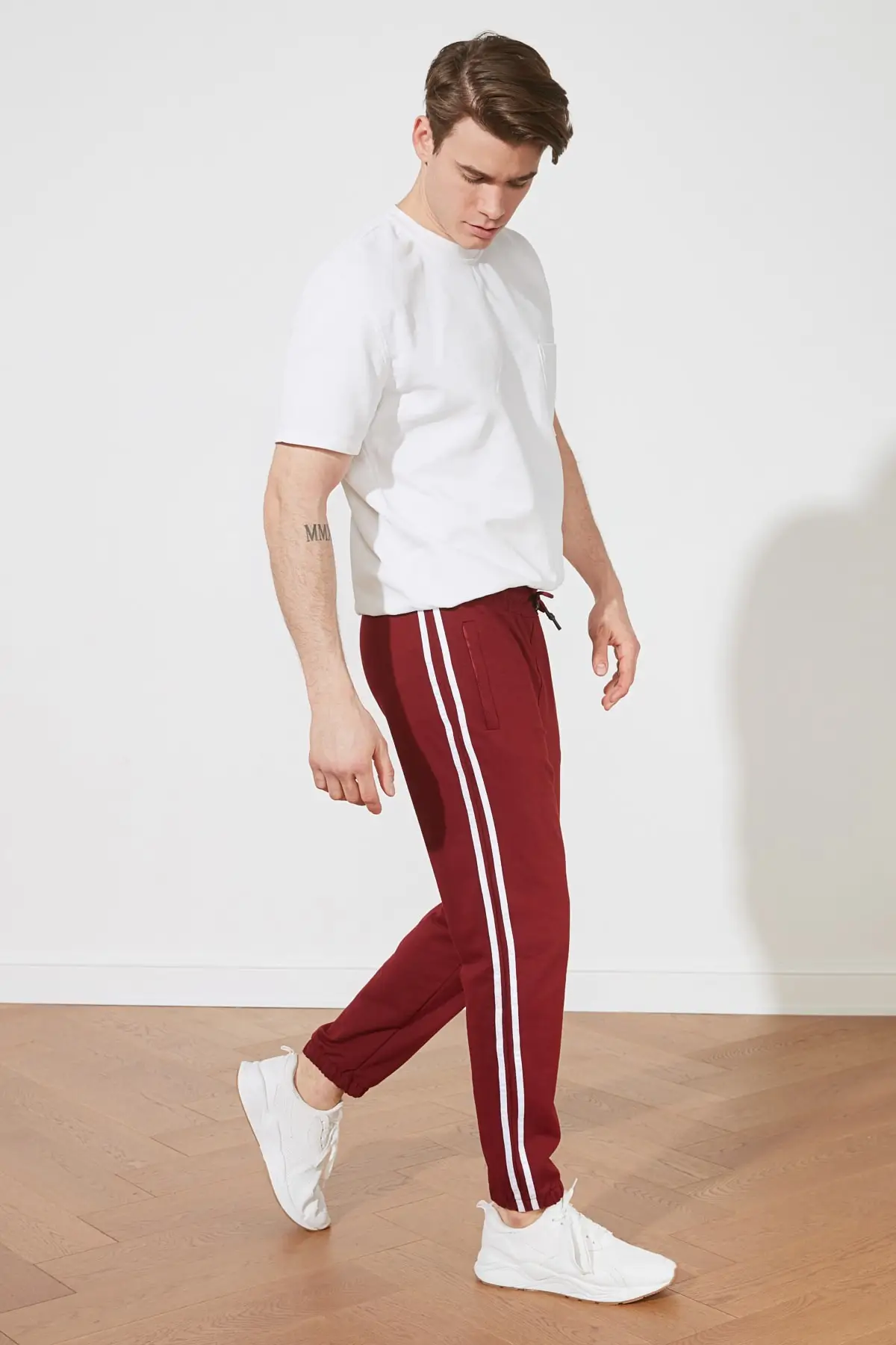 

Trendyol Male Stripe Fitted Sweatpants TMNSS20EA0050