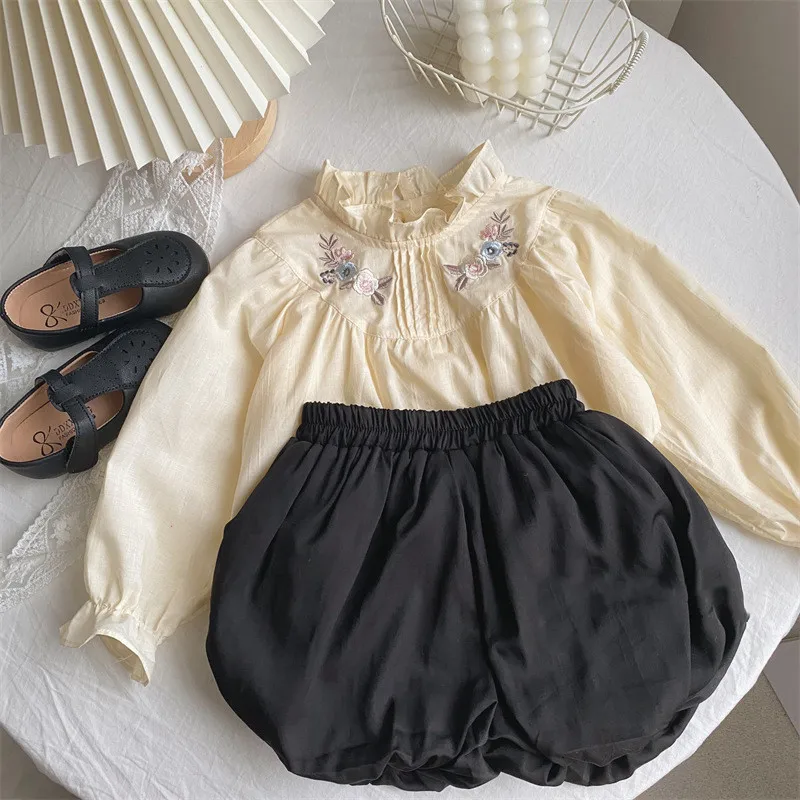 

Рубашка с цветочной вышивкой для маленьких девочек, белая блузка с воротником-стойкой для девочек, детская кружевная Милая винтажная рубаш...