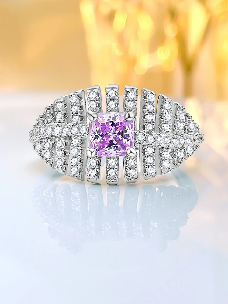 Женское кольцо из серебра 925 пробы 5 Х5 мм