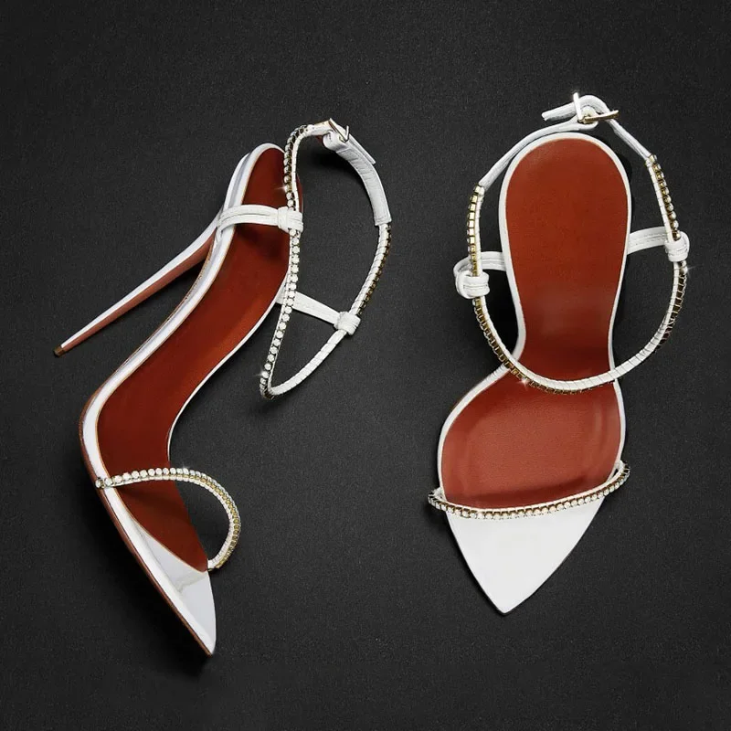 Arden Furtado летние сандалии из лакированной кожи с острым носком и пряжкой на ремне