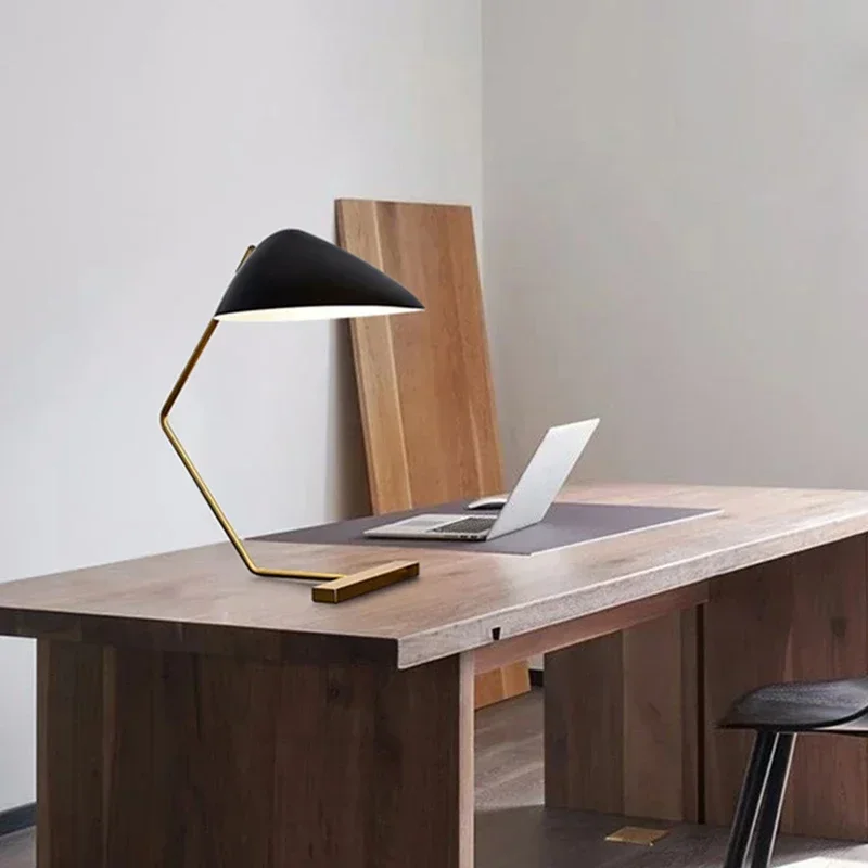 Современная настольная лампа в скандинавском стиле оригинальная атмосфера