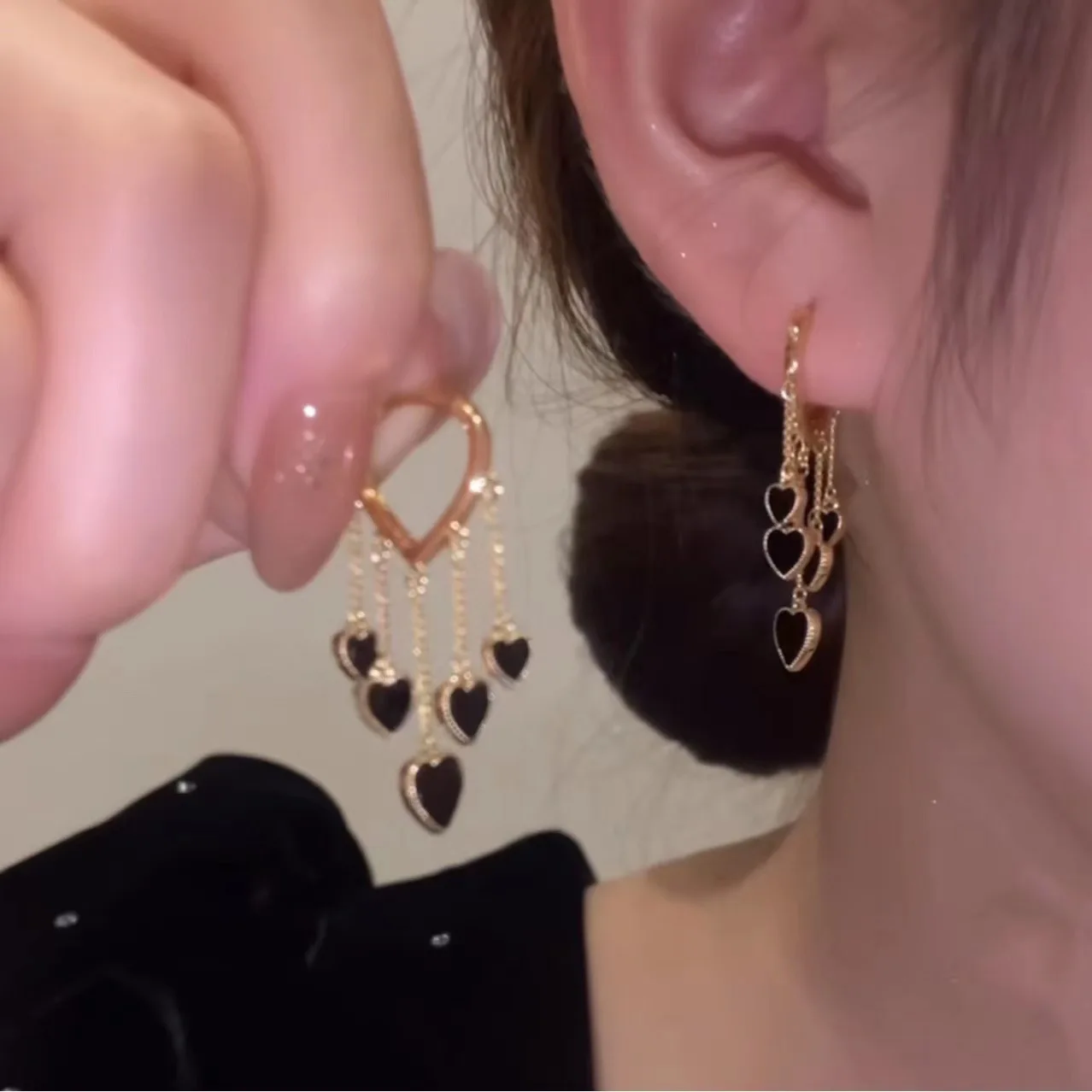 

Black LOVE Heart Tassel Earrings for Women New Design Cute Girls Creative Hanging Party Earring Jewelry Wholesale
