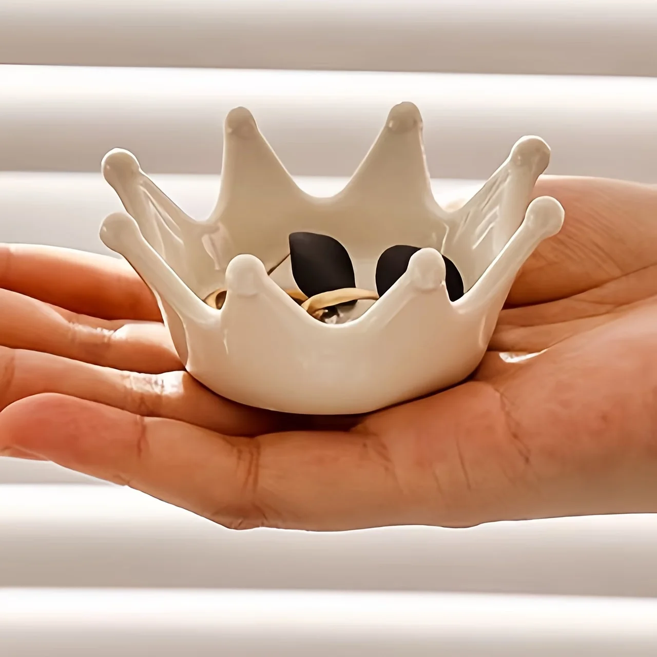 

Керамический поднос для хранения короны