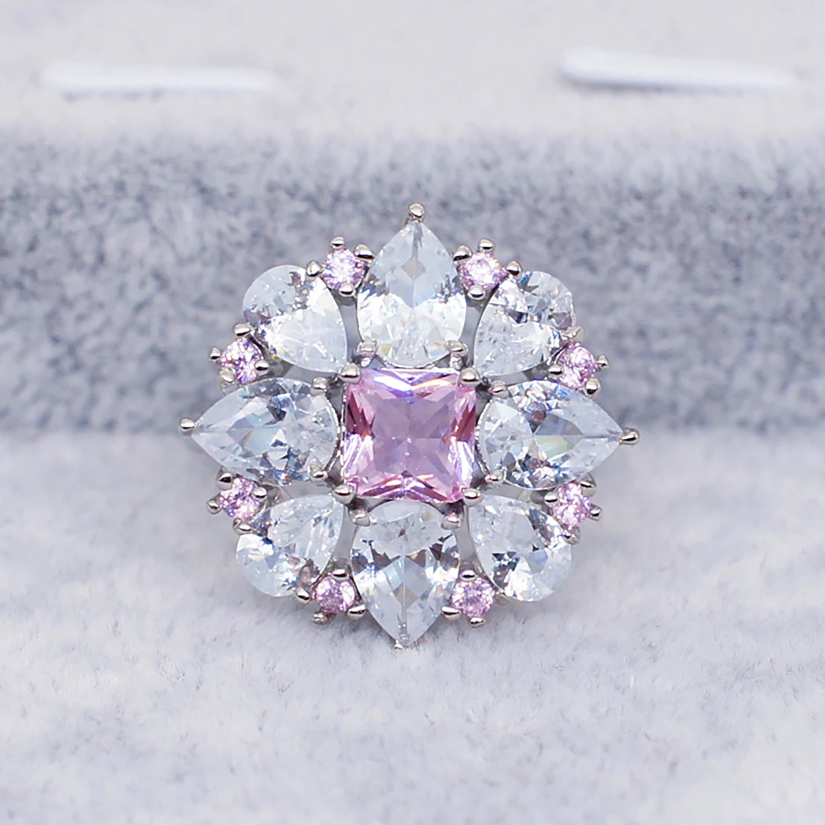 

Hot Luxury Trendy Pink Zircon Flower Engagement Rings For Women Silver Color Bride Jewelry Wedding Party Accessories Gifts