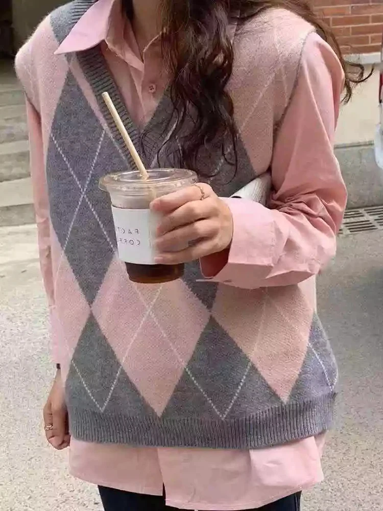 Свитер женский осенний вязаный в клетку с V-образным вырезом C-223 |