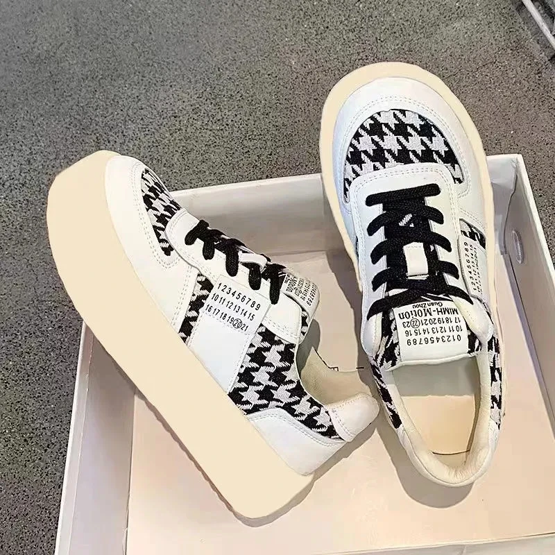 Женские кроссовки в шотландскую клетку черные или белые стиле Харадзюку