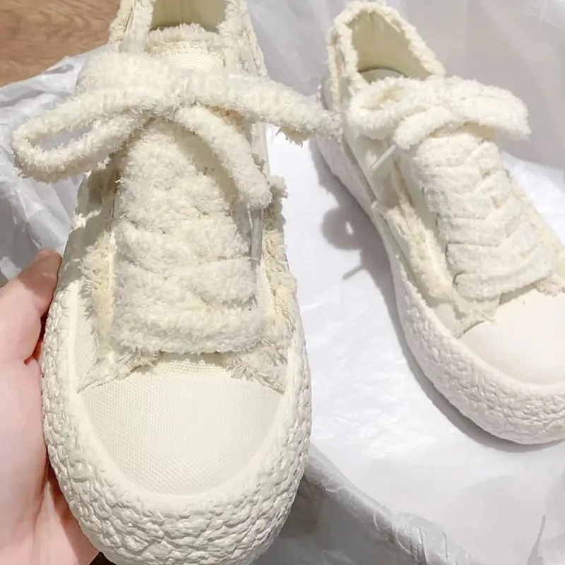 

2022 New Fashion Lace Up Sneakers Woman Fur Flats Shoes for Women Thick Sole Causal Fur Women's Shoes Zapatos