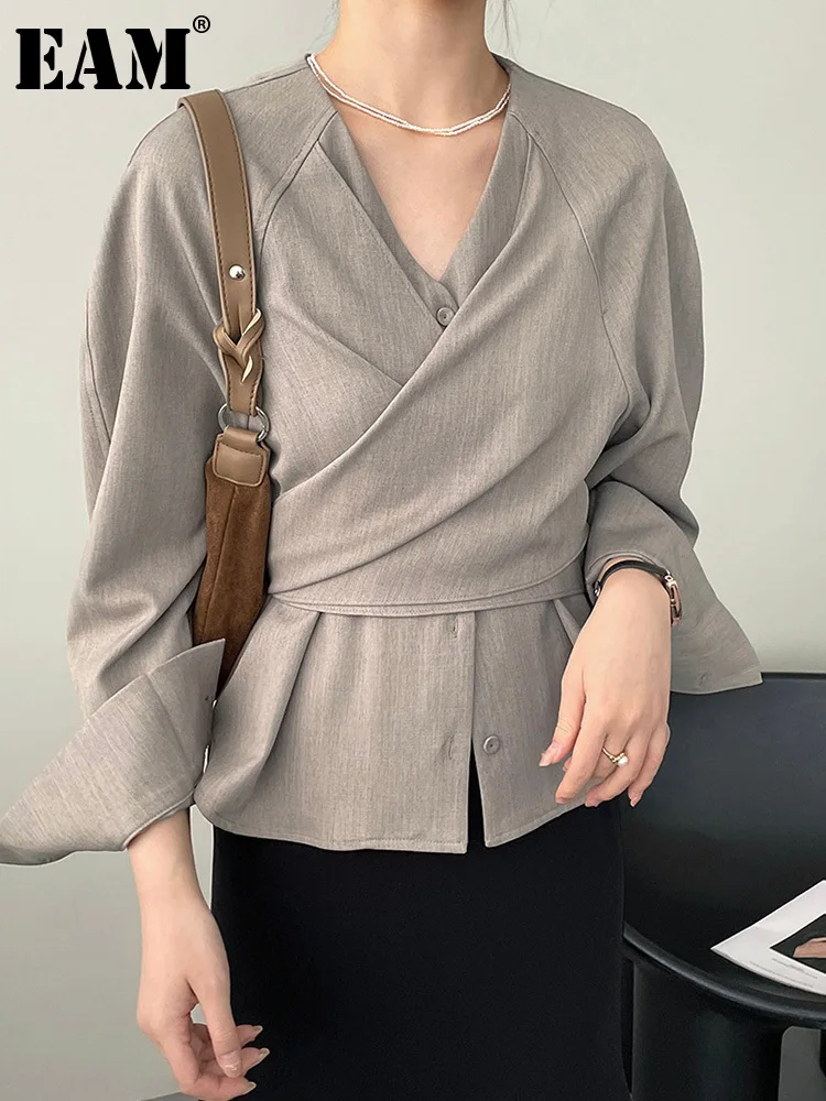 

[EAM] Women Gray Big Size Cross Bandage Blouse New V-neck Long Sleeve Loose Fit Shirt Fashion Tide Spring Autumn 2023 1DH2657