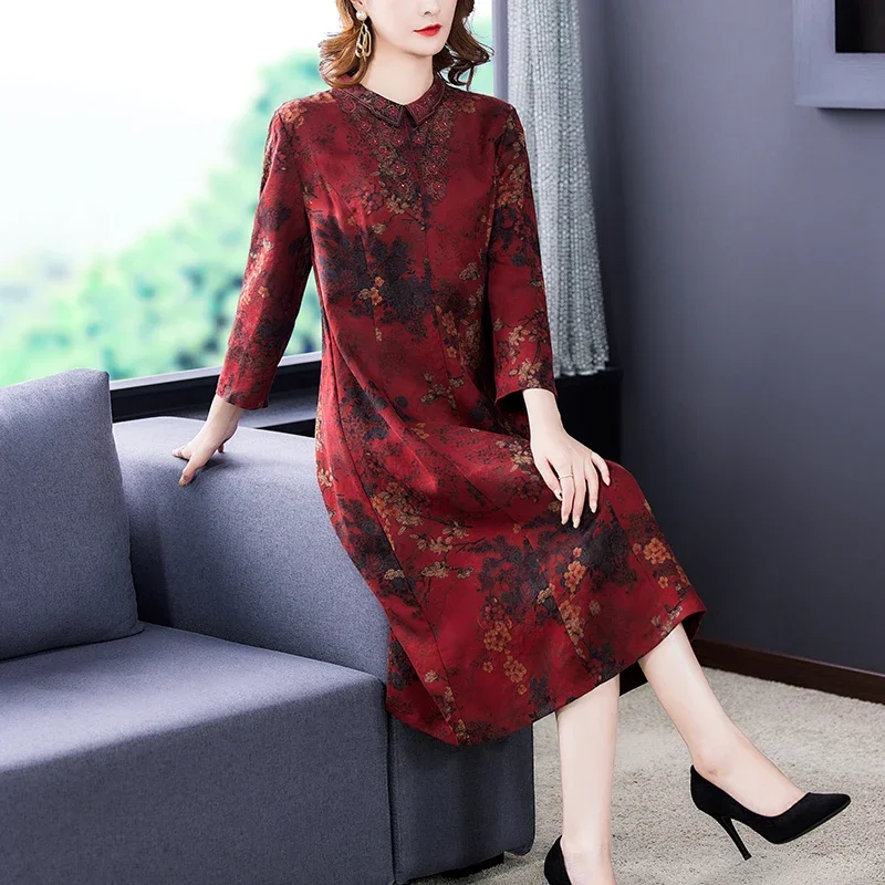 Женское атласное платье средней длины красное винтажное облегающее из