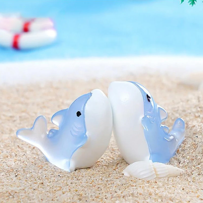 Микропейзаж креативная светящаяся в темноте милая фигурка маленькой акулы