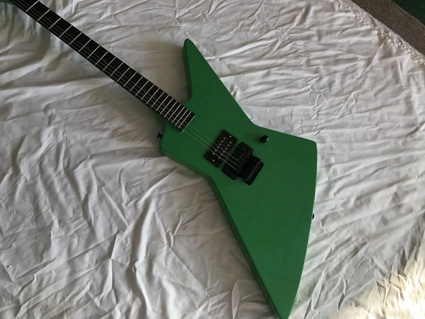 

Green Goose Electric Guitar Mahogany Body And Neck Black Hardware Bridge Tremolo Free Delivery