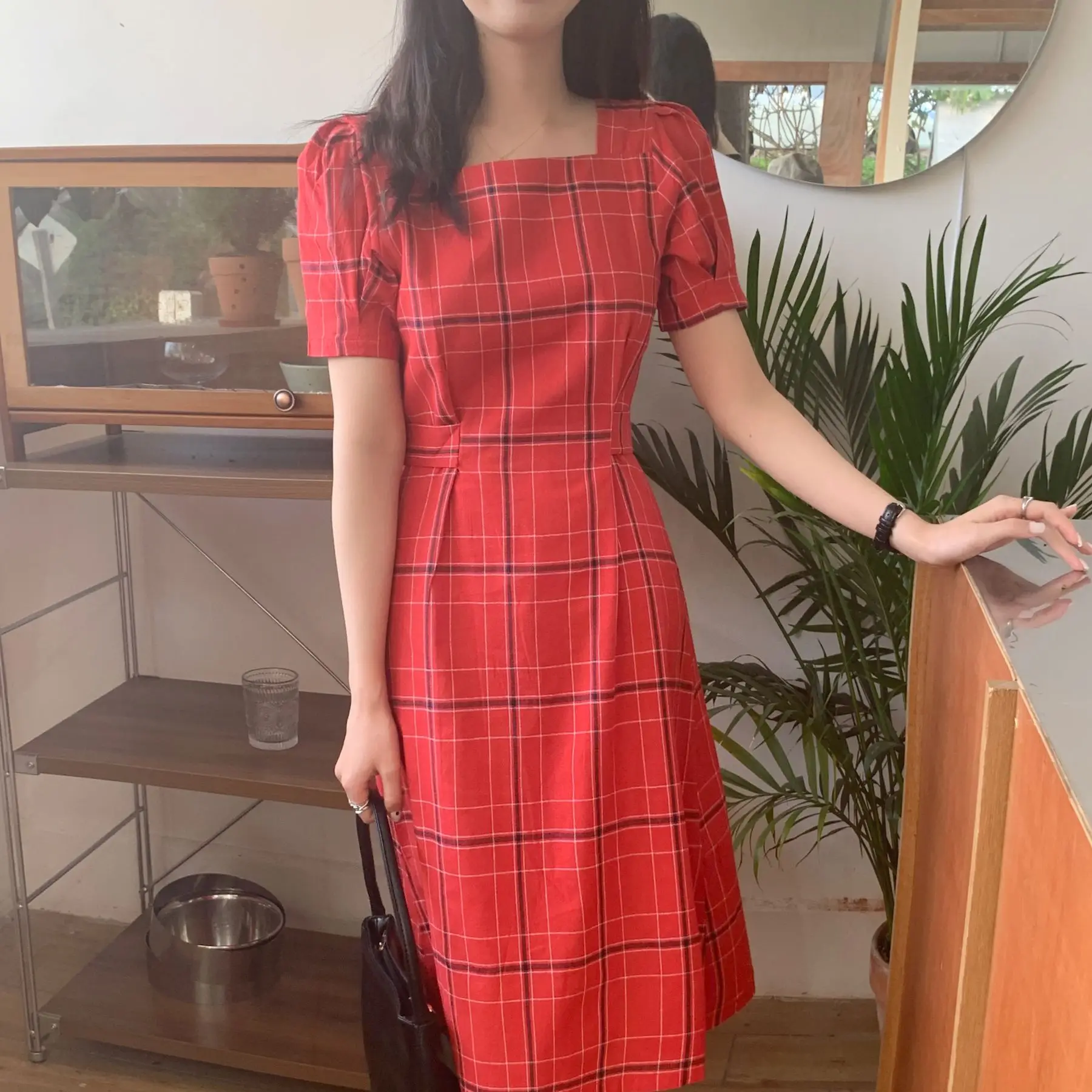 

COIGARSAM женские модные платья винтажное красное платье с квадратным вырезом и высокой талией Прямая поставка