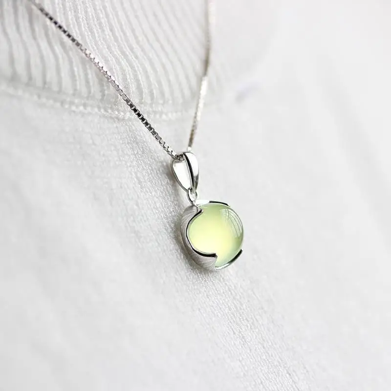 

New design inlaid prehnite round ladies necklace pendant elegant charm fresh and romantic female silver jewelry accessories