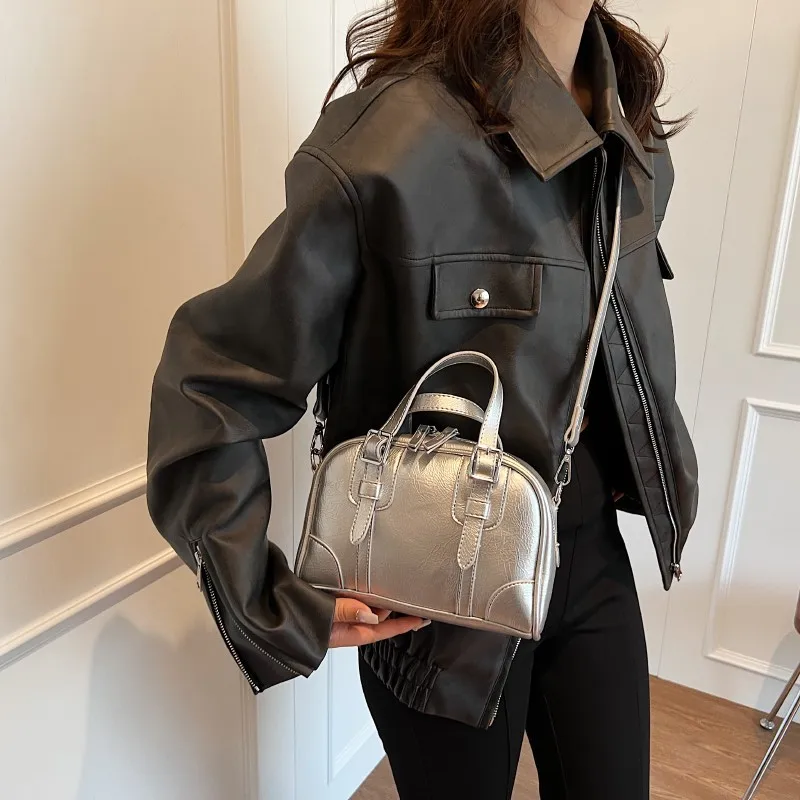 Рисунок 3 - Серебристая сумочка высокого качества