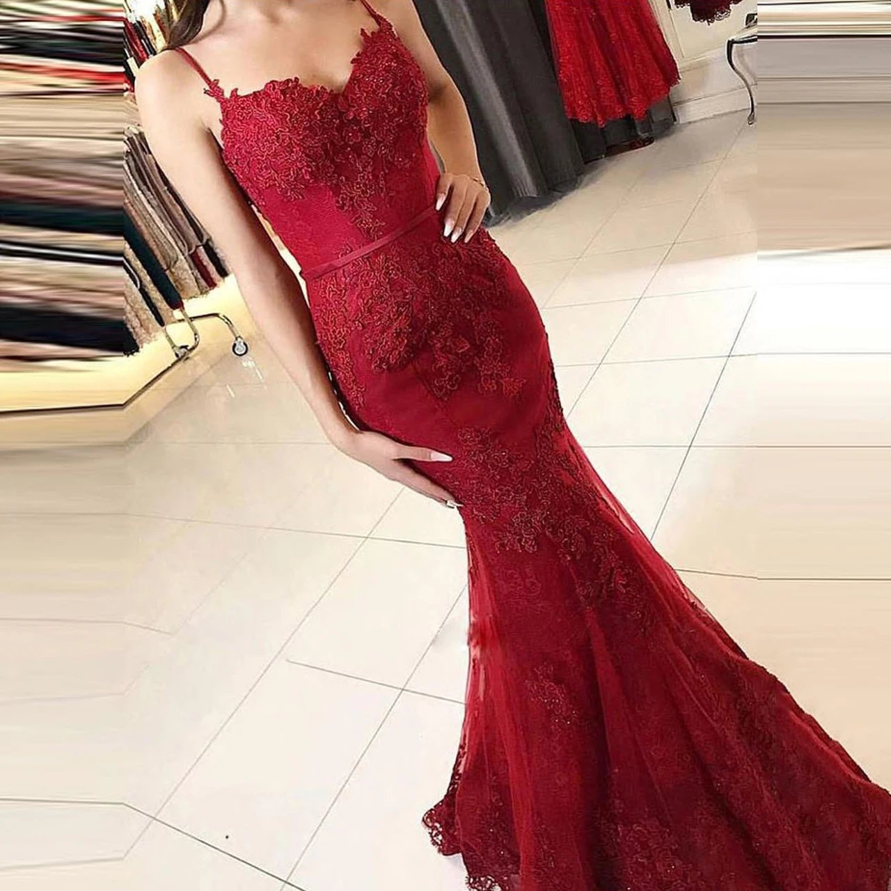 

Burgundy Fitted Mermaid Formal Prom Dress Sweetheart Neckline Thin Straps Sweep Train Evening Dress Lace Formal Party Gowns