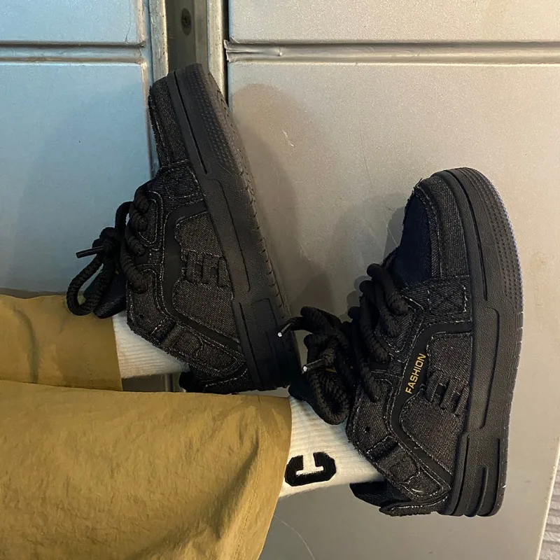 Рисунок 2 - Кроссовки мужские и женские джинсовые составного кроя