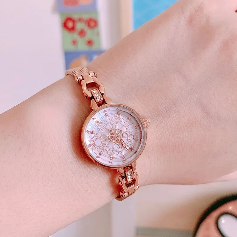 Рисунок 5 - Часы-браслеты с прозрачными карточками аниме