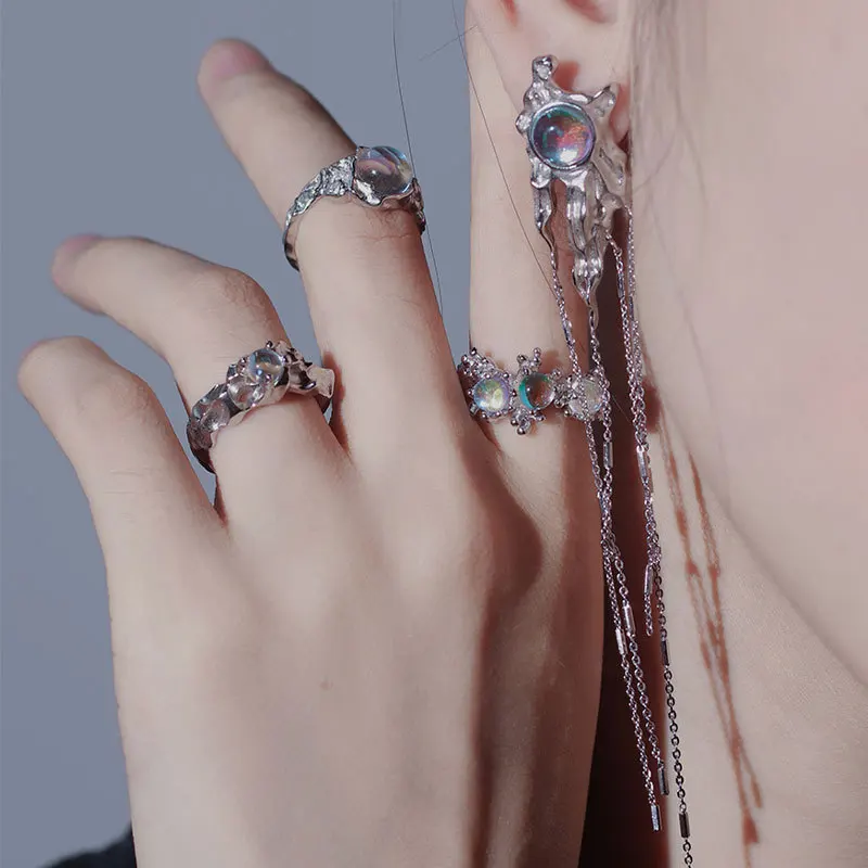

Серьги-гвоздики из серебра 925 пробы с лунным камнем