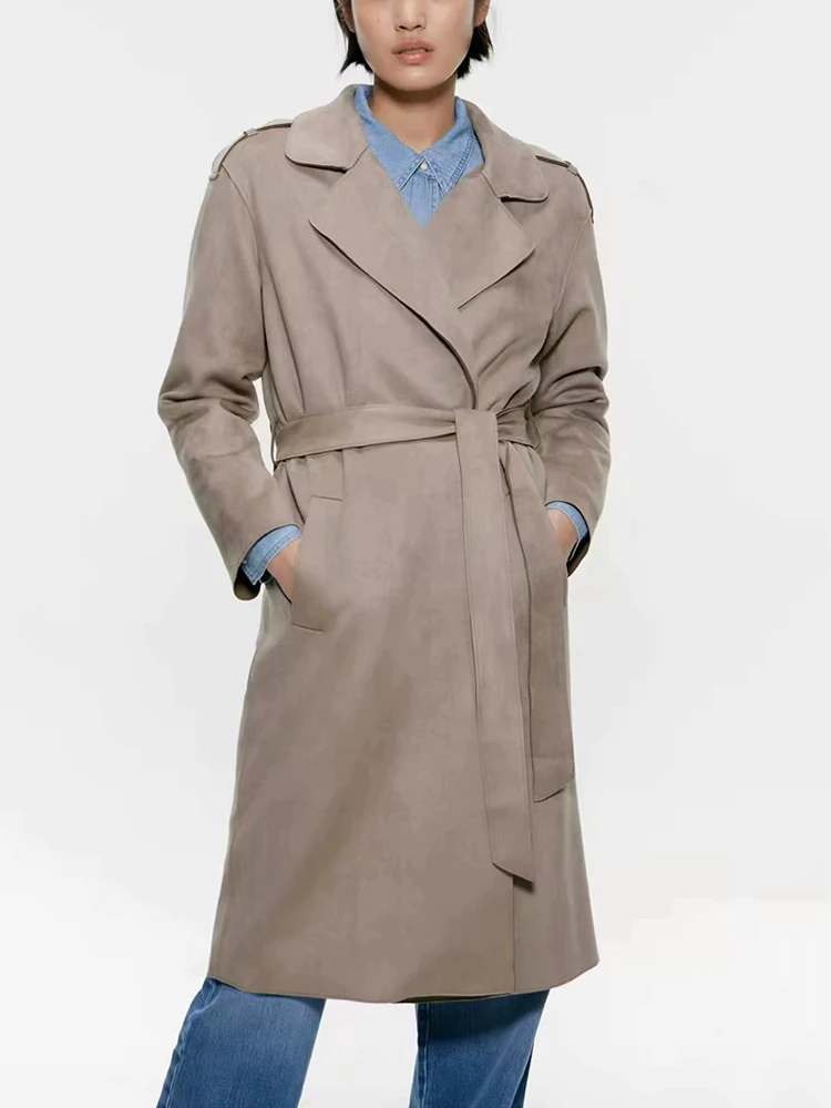 

Женская замшевая ветровка с отложным воротником и длинным рукавом