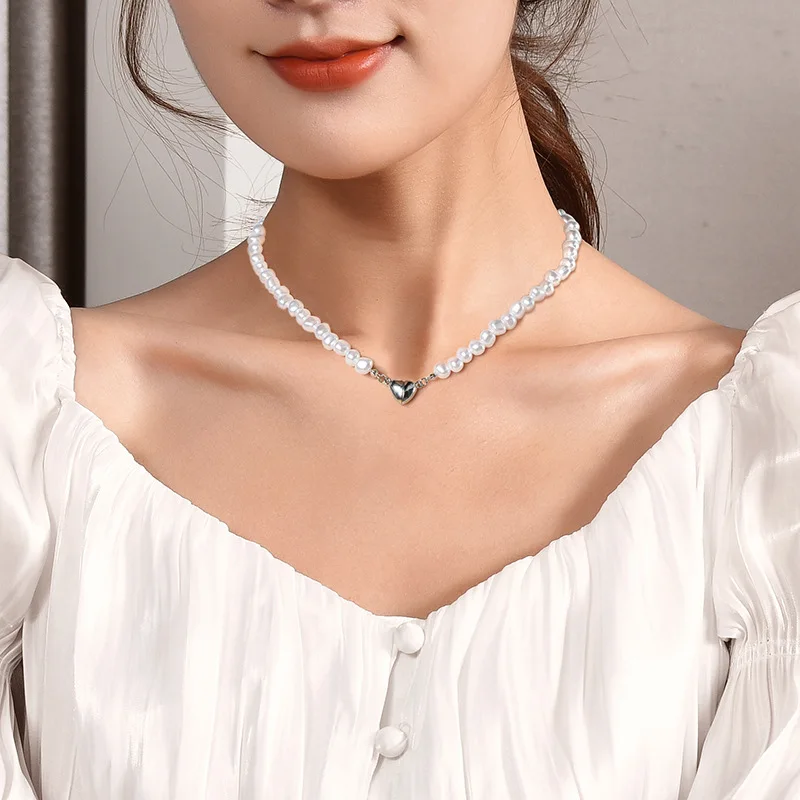 

XIPPOSS Pearl Love Necklace Female Love Magnetic Buckle Clavicle Chain Temperament Accessories Pearl Clavicle Chain