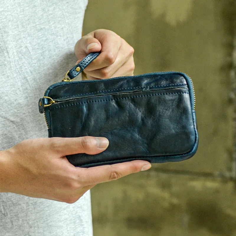 

AETOO Handmade Leather Clutch Women's Summer Small Mini Lightweight Zipper Wallet Horizontal Retro Cowhide Black Phone Bag
