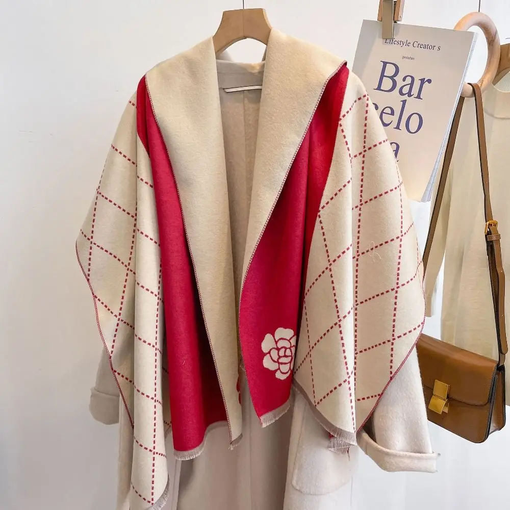 Женская осенне-зимняя теплая шаль с камелией утепленная длинная пашмина