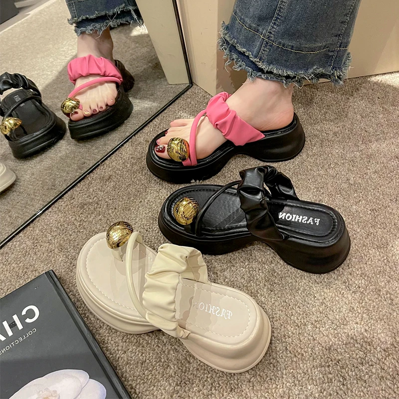 

Шлепанцы женские резиновые с заклепками, мягкие тапочки на платформе, сланцы, тапочки в гавайском стиле, лето 2023