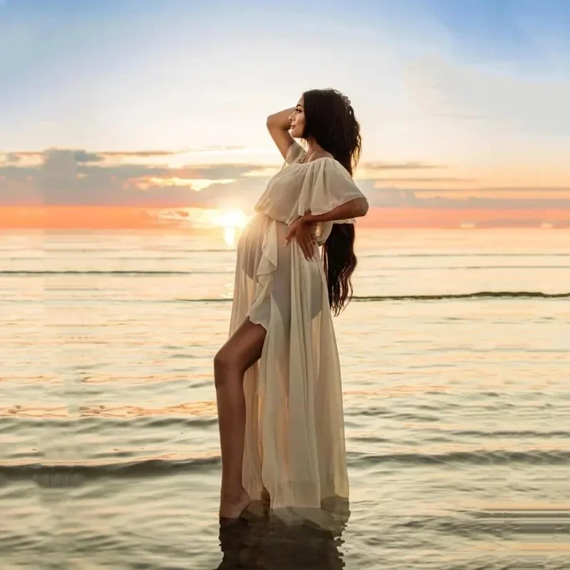 Летнее шифоновое платье-макси с вырезом-лодочкой и разрезом по бокам