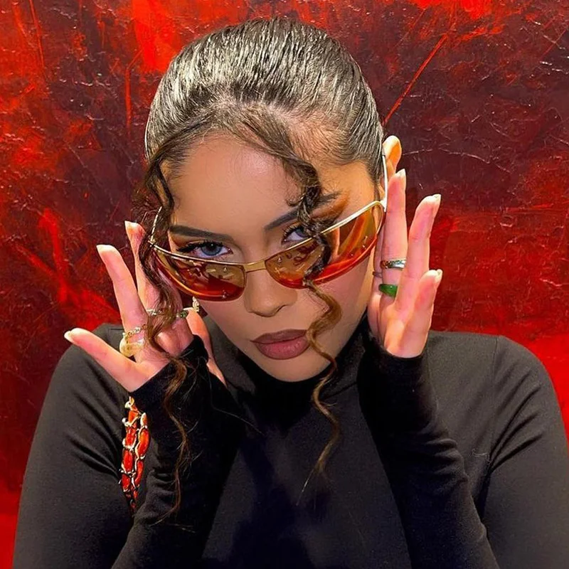 

2023 New Y2K Wrap Around Sunglasses Women Luxury Brand Designer Sun Glasses Punk Men UV400 Eyeglasses Rivet Fashion Eyewear