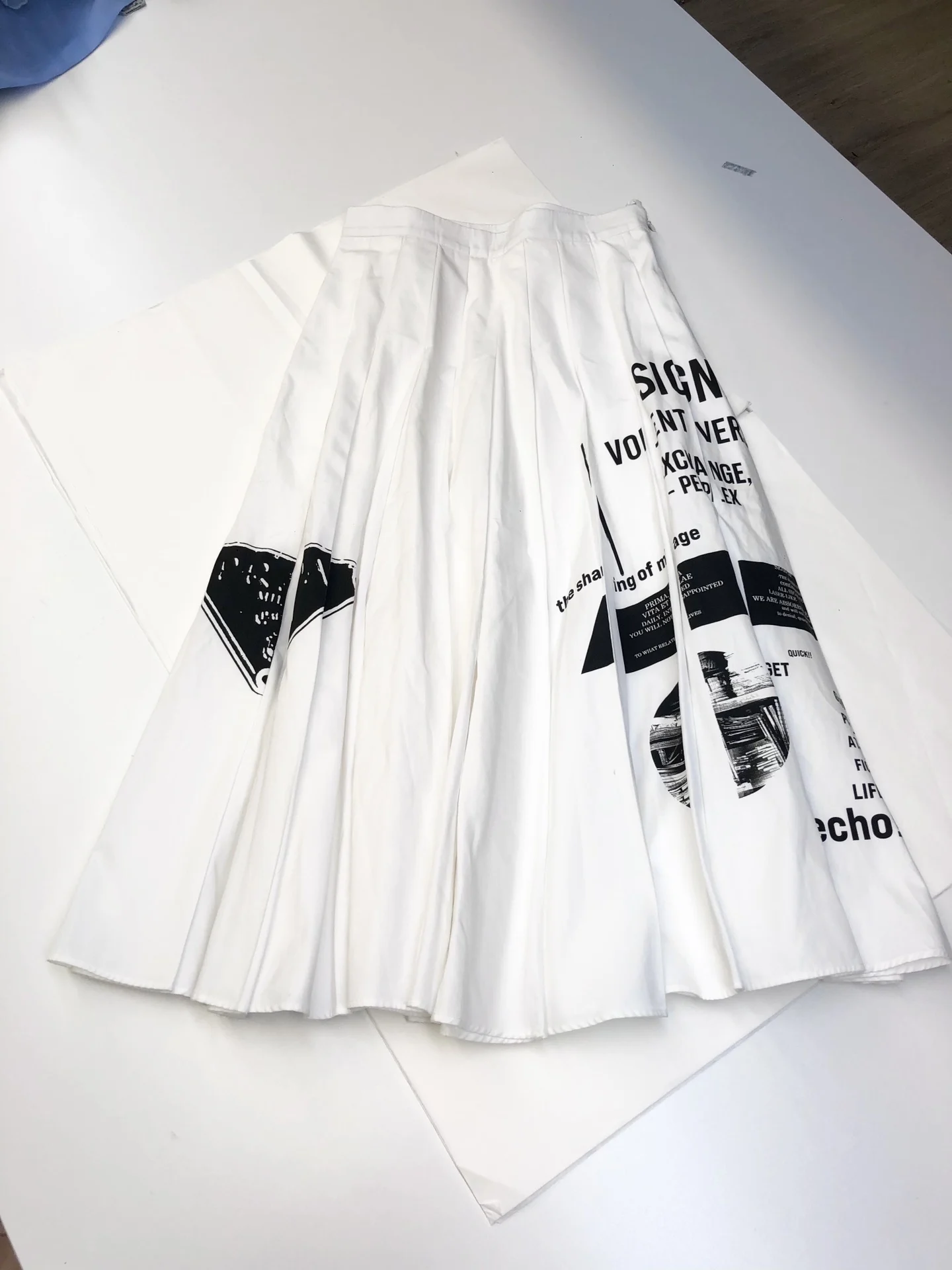 

2022 Summer New Printing White High Waist Long Top Quality All-matching Skirt