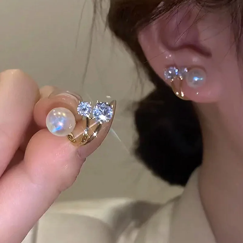 

Trendy Crystal Gold Plated Earrings Metal Pearl Ear Clips for Women Fashion Ear Claw Earring Girls Accessories Party Jewelry