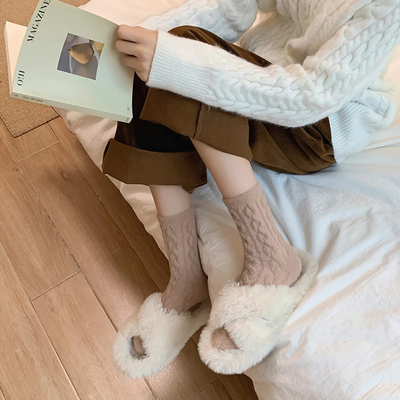 

Зимние теплые женские носки из кораллового флиса, толстые плюшевые носки высокого качества в стиле Харадзюку, повседневные носки, цветные мягкие бархатные носки для пола