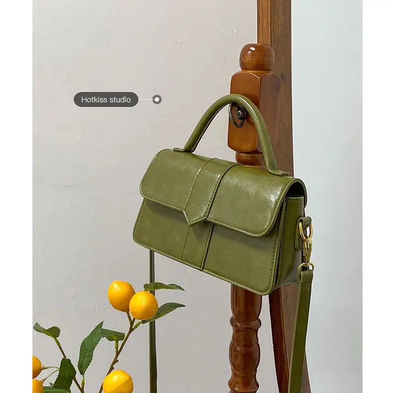 Senior Sense of Niche Design Bag Female 2022 New Autumn and Winter Shoulder Crossbody Bag Retro Joker Portable Small Bag.