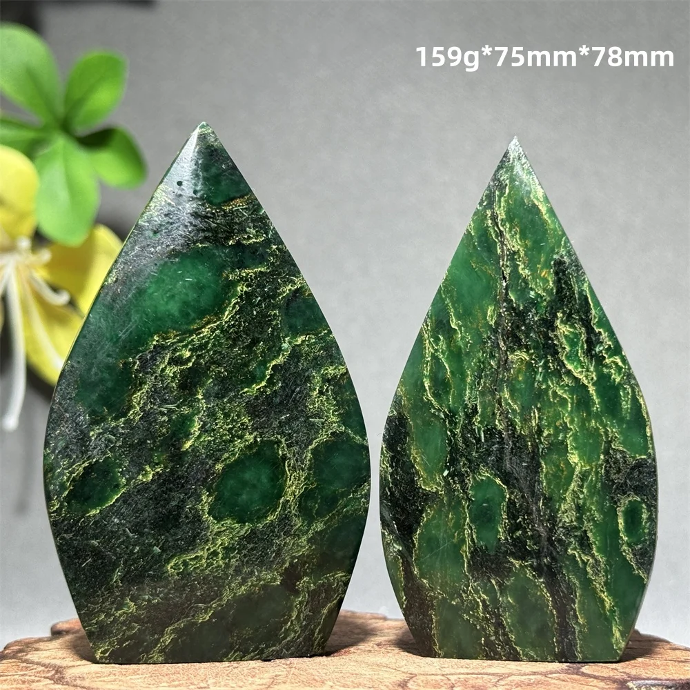 

Изумрудный фонарь из драгоценного камня