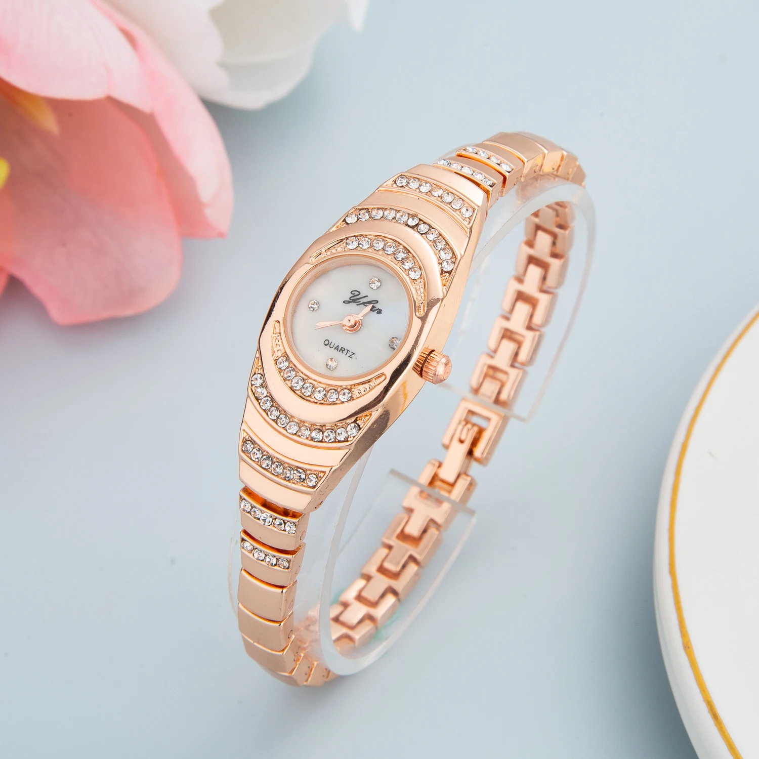 Women Bracelet Watch Golden Small Dial Quartz leisure Watch Popular Wristwatch Hour female ladies elegant watches Free Shiping