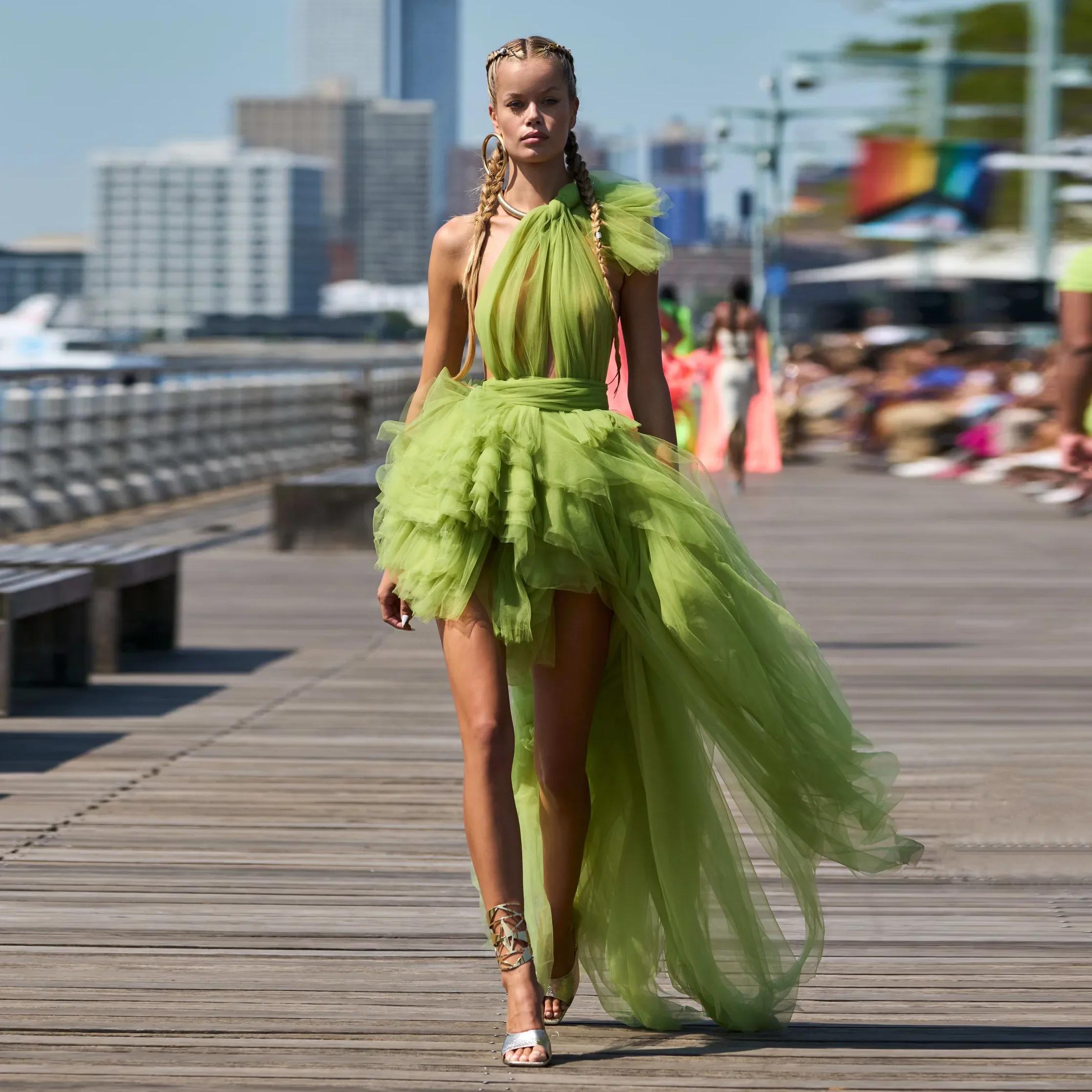 2023 Spring Fashion Party Dresses High Low Green Tulle Evening Gowns Halter Sexy Backless Short Prom Tulle Dress robes de soirée