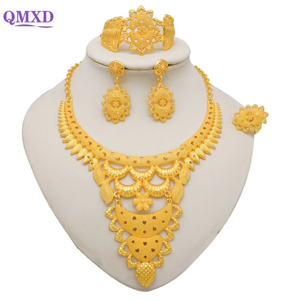 Комплект из колье и серёг под золото |