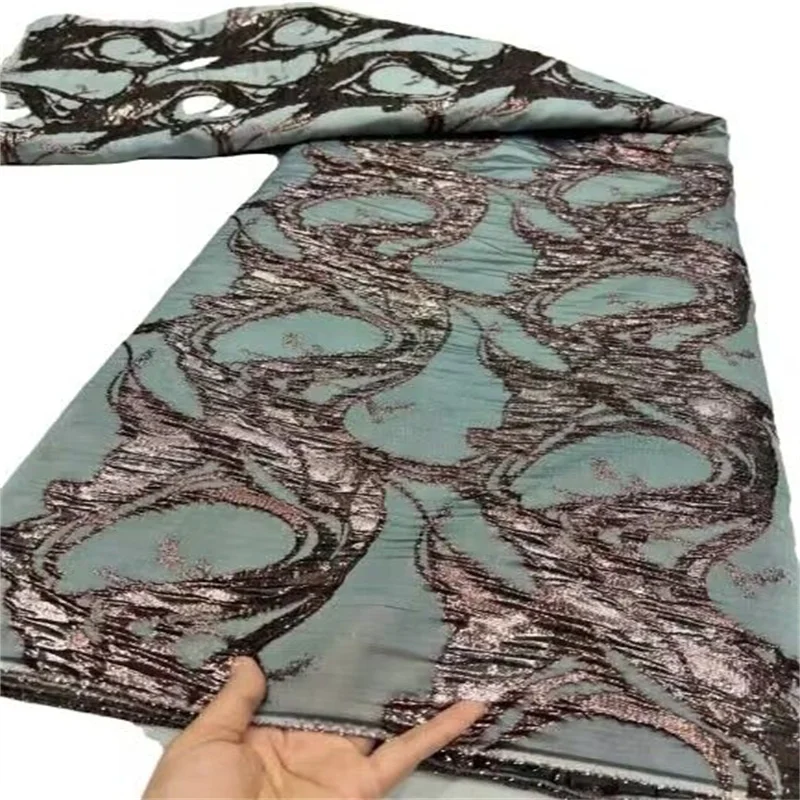 

Французская позолоченная жаккардовая кружевная ткань 2023 зеленая/Золотая Роскошная жаккардовая сетчатая кружевная ткань для элегантного женского свадебного платья